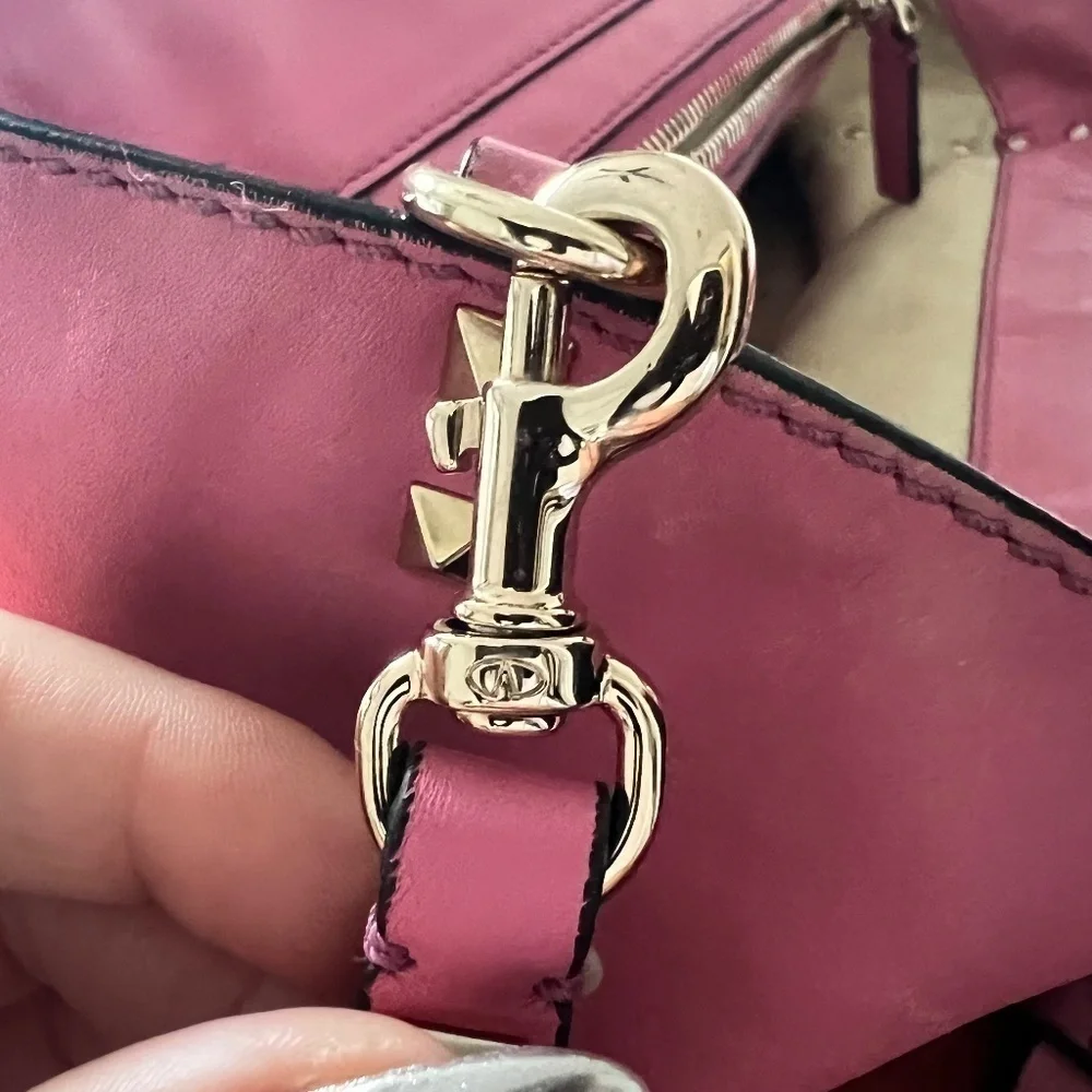 Authentic VALENTINO Garavani Pink Leather Rockstud Trapeze Small Tote Bag 💕